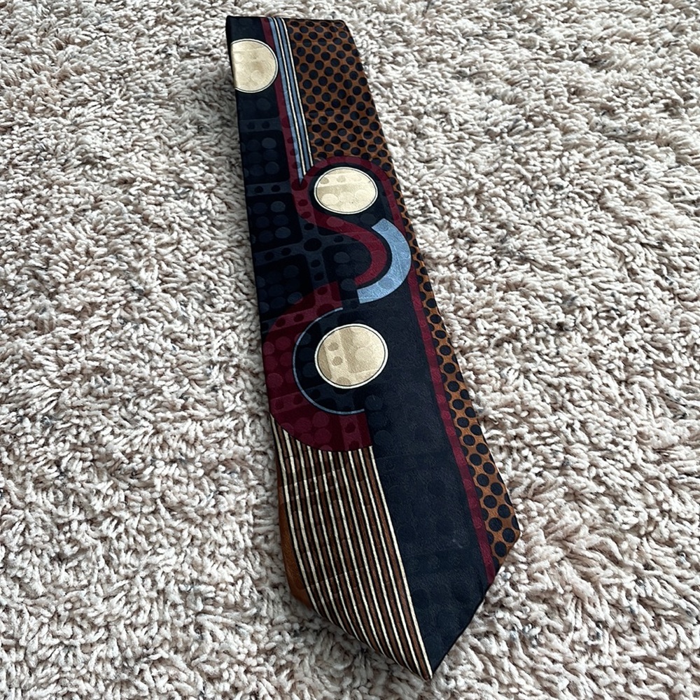 Oscar de la Renta tie, silk, black/tan/ivory/deep red design, great condition